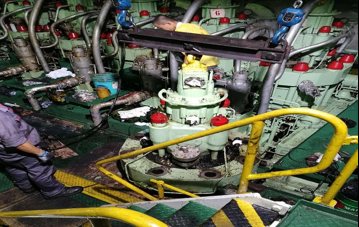 Main engine cylinder overhaul